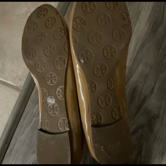 Tory Burch Nude Patent Flats - Picture 2 of 2